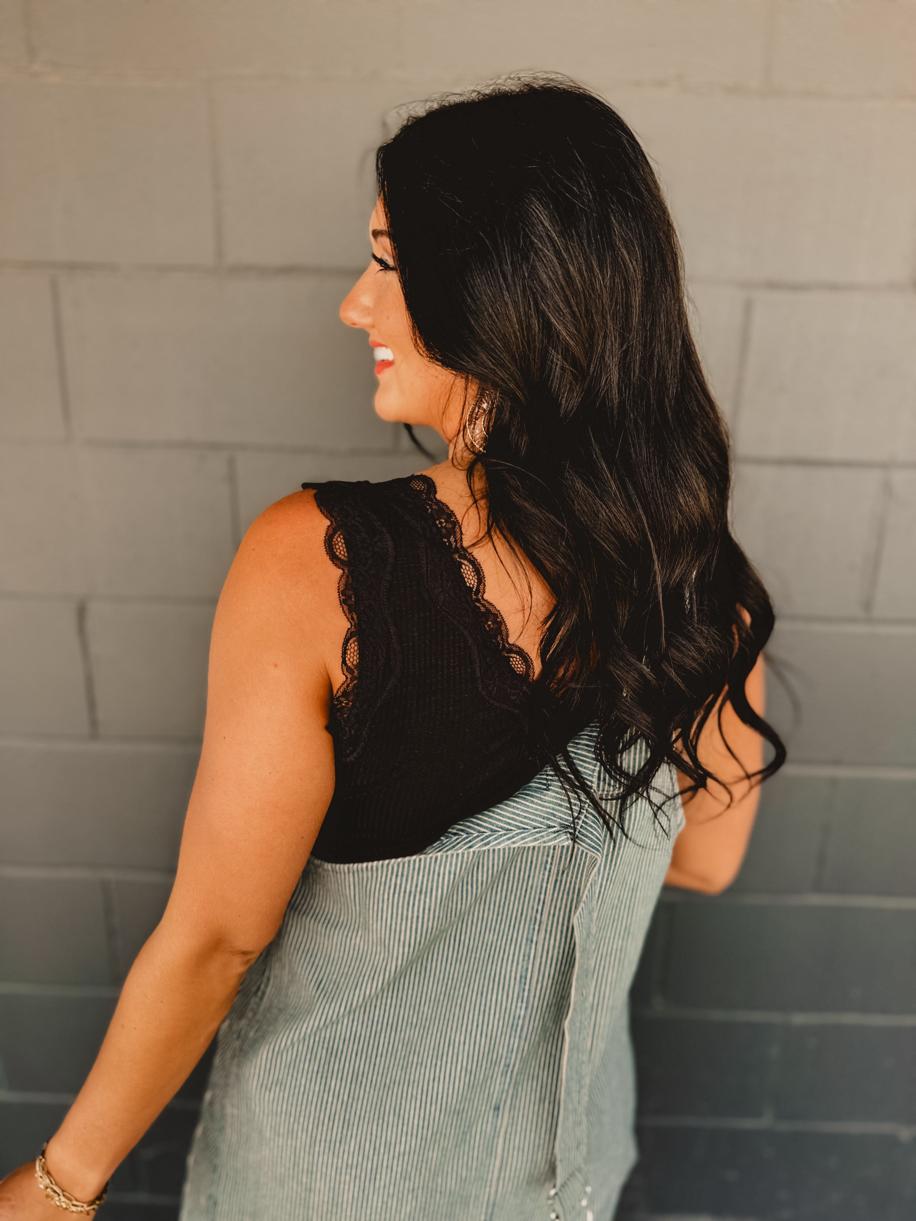 POL Lace Detail Cropped Tank Top - Black